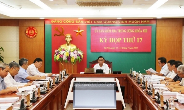 Chủ tịch tỉnh Phú Yên bị cảnh cáo, nhiều cán bộ bị khai trừ Đảng