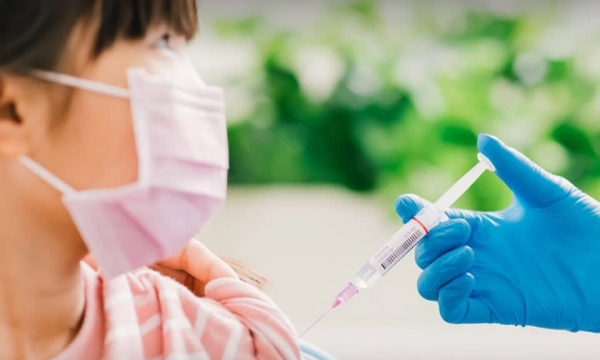 Lập biên bản vì trẻ chưa tiêm vắc xin Covid-19: Có đúng luật?