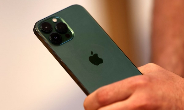 iPhone bị cấm bán ở Brazil vì không kèm củ sạc