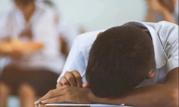 Nam sinh ngủ quên trong phòng thi tốt nghiệp được vào đại học