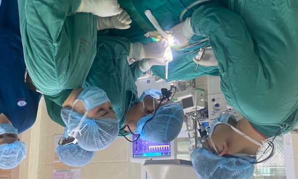 Hà Nội mổ thành công cứu sống cháu bé nặng 870 gram
