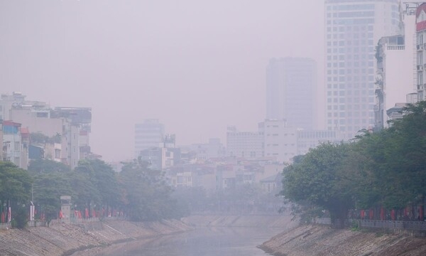 Hà Nội chìm trong sương mù dày đặc, ô nhiễm không khí cao nhất thế giới