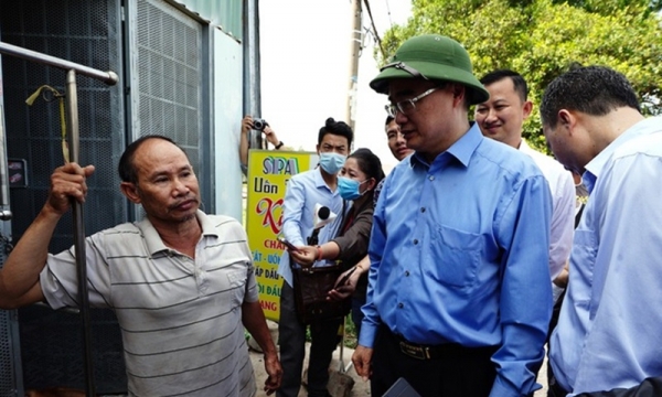 Bí thư Nguyễn Thiện Nhân thị sát nhà không phép ở Bình Chánh