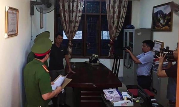 Khám xét phòng làm việc quyền Trưởng phòng Ban Dân tộc tỉnh Nghệ An