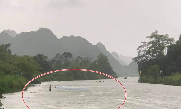 Lật đò ở suối Yến chùa Hương, 4 người chới với giữa dòng nước