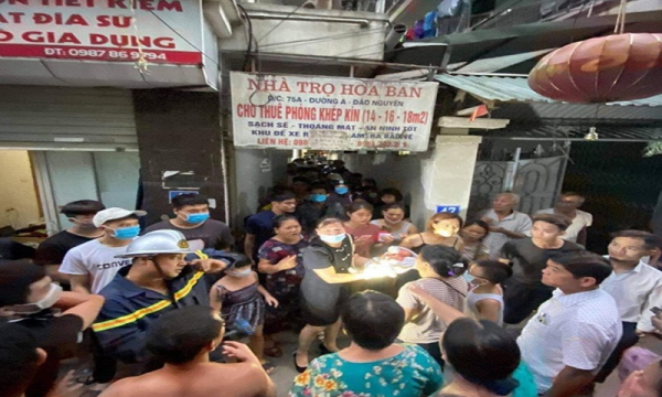 Đề xuất khen thưởng 5 người dân cứu bé sơ sinh bị bỏ rơi ở khe tường