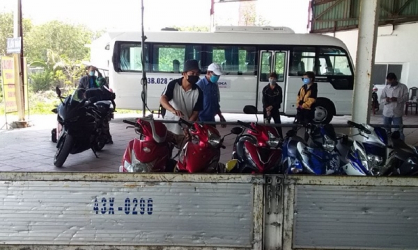 Người đi mô tô, xe máy được trung chuyển miễn phí khi đi qua Thừa Thiên Huế