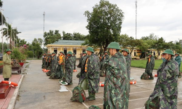Ảnh: Bộ Chỉ huy Quân sự Thừa Thiên Huế lập 5 đoàn kiểm tra, chỉ đạo các đơn vị ứng phó bão số 5