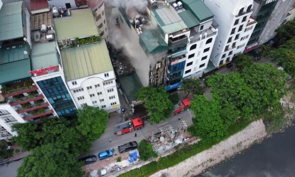 Hà Nội: 3 chiến sĩ hy sinh khi dập đám cháy lớn tại quán karaoke