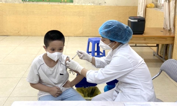 Hà Nội: Nhiều địa phương quyết liệt đẩy nhanh tiến độ tiêm vaccine cho trẻ