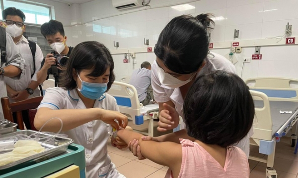 Hà Nội tăng cường tiêm vaccine phòng COVID-19 cho trẻ em