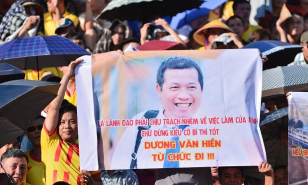 CLB Nam Định bị phạt tiền vì treo băng rôn phải đối Trưởng Ban Trọng tài Dương Văn Hiền