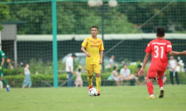 Sao trẻ của CLB Nam Định ghi bàn trong trận đấu đồng đội chấn thương suýt phải lên xe cấp cứu