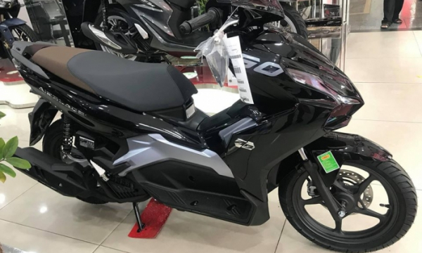 Bảng giá xe máy Honda hôm nay 24/10: Honda Air Blade 2020 lao dốc giảm sâu