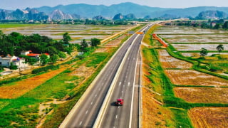 Đẩy nhanh tiến độ đầu tư 5 tuyến cao tốc quan trọng trước năm 2030