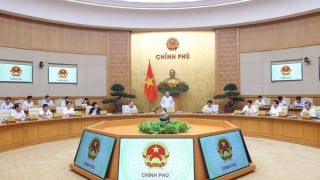 Nghiên cứu kỹ các quy định liên quan để thúc đẩy phát triển thị trường vốn, thị trường chứng khoán, thị trường trái phiếu doanh nghiệp