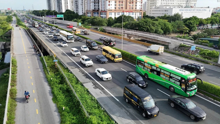 Đề xuất giảm phí, rút ngắn thủ tục trong lĩnh vực giao thông