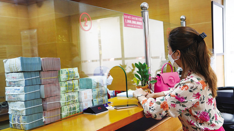 Vốn đắt, tiền khan, doanh nghiệp xoay xở ra sao?