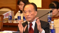 Việc giảm lãi suất ngân hàng đang tạo áp lực cho các ngân hàng vừa và nhỏ