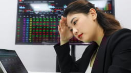 Áp lực bán gia tăng, VN-Index chuẩn bị 'test đáy'?