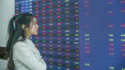 Lực bán gia tăng, VN-Index không thể 'thả neo' tại vùng 1.250
