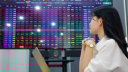 Tháng 4 'sóng gió', VN-Index 'chùn chân' trước vùng cản