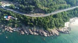 Ngắm cung đường ven biển 115km tuyệt đẹp ở miền Trung