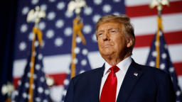 TT Trump: ‘Không phải áo phông hay tất, nước Mỹ muốn chế tạo xe tăng và công nghệ’