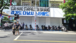Loạt hàng thời trang trên phố du lịch Đà Nẵng 'cửa đóng, then cài'