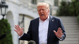 TT Trump áp thuế 30% lên EU và Mexico