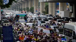 Cấm xe máy chạy xăng: ‘Trước tiên phải dựng trạm sạc’