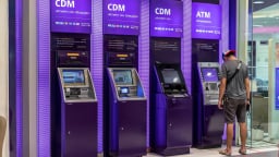 Máy CRM và bước đệm hợp kênh: Bài học từ Santander đến SHB