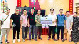 Hội Doanh nhân Nghệ Tĩnh tại Đà Nẵng trao 400 triệu đồng hỗ trợ người dân vùng lũ Nghệ An