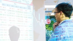 Nhóm dầu khí 'bùng cháy', VN-Index vẫn mất điểm vì cổ phiếu vua