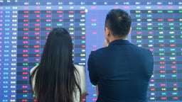 Cổ phiếu tăng mạnh: Dòng tiền xoay sang penny, PNJ và VPG lao dốc