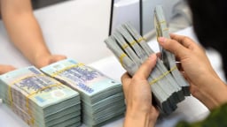 Lãi suất cho vay chạm mốc 15%: DN đối mặt áp lực kép chi phí tăng và 'van' tín dụng hẹp lại