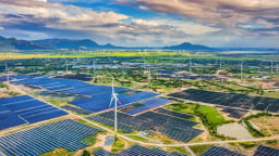 Sau bùng nổ là bế tắc: 4.000 MW điện mặt trời, điện gió chưa được mua bán