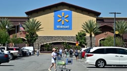TT Trump cảnh báo Walmart không được tăng giá, yêu cầu ‘chịu thuế quan thay vì đổ lỗi'