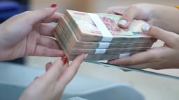 Lãi suất cho vay hạ thấp, tiền gửi ngân hàng tăng kỷ lục