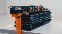 Pin xe điện sạc đầy trong 18 giây chính thức ra mắt