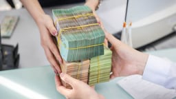 Lãi suất liên ngân hàng giảm sâu, tỷ giá tăng cao bất thường