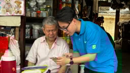 'Chủ sạp tạp hóa 70 tuổi, chỉ mất vài giây để xuất hoá đơn điện tử'