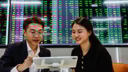 Tiền đổ mạnh vào thị trường, VN-Index vượt đỉnh lịch sử