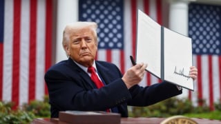 NGÀY GIẢI PHÓNG VÀ 'TUYÊN NGÔN' THUẾ QUAN CỦA TT TRUMP