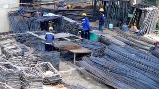 Nguy cơ thiếu hụt vật liệu xây dựng vì thực thi gấp Thông tư 10