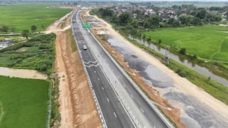 Thủ tướng thúc tiến độ hoàn thành 3.000km đường bộ cao tốc trong năm 2025