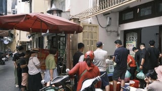 Nghịch lý thuê mặt bằng: Mặt phố bỏ trống, ngõ hẻm 'chen chân'