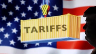 Lo kinh tế suy thoái, khuyến nghị TT Trump miễn thuế hàng 'không thể sản xuất tại Mỹ'