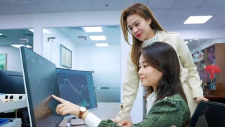 'Cổ đất' dẫn sóng, VN-Index 'test' mốc 1.250