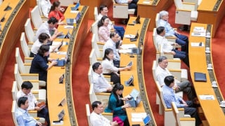 Bộ trưởng Nguyễn Kim Sơn, Nguyễn Mạnh Hùng trả lời chất vấn 